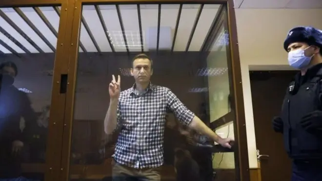 Навального перевезли до лікарні