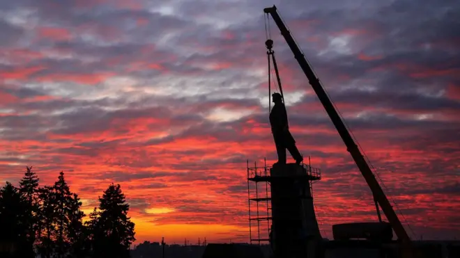 Демонтаж пам'ятника Леніну в Запоріжжі