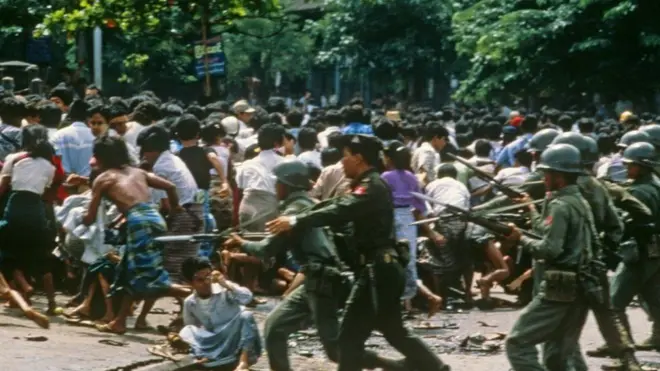 Hookkara bara 1988 kan biyyattii bulchiinsa humna waraanaa jalatti kuffise