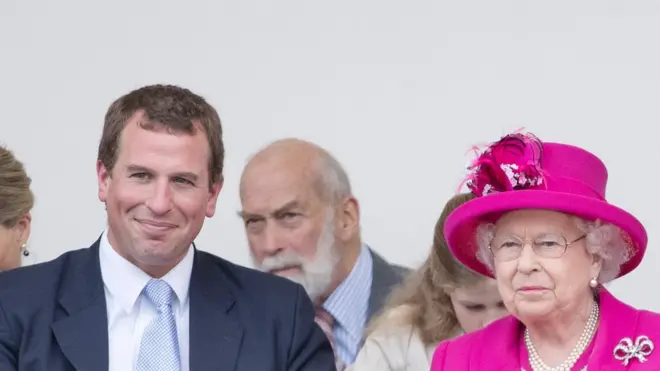 Питер Филипс со своей бабушкой во время благотворительного обеда