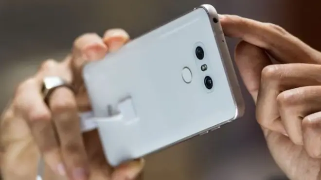 Смартфони вразливі, але це не значить, що ними не треба користуватись