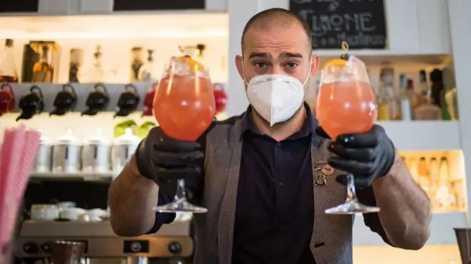 يشير علماء النفس إلى أهمية دور العواطف والمشاعر في تشكيل سلوكياتنا