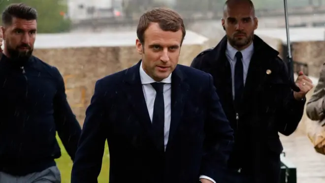 Emanuel Macron-un Fransa prezident seçkilərində öndə olduğu düşünülür