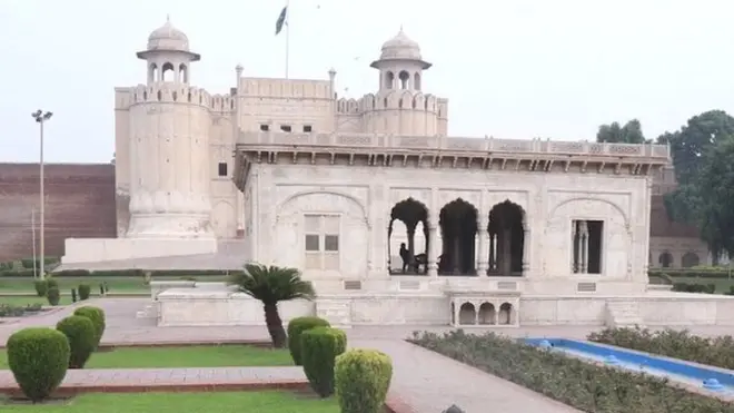 لاہور کا قلعہ اور حضوری باغ