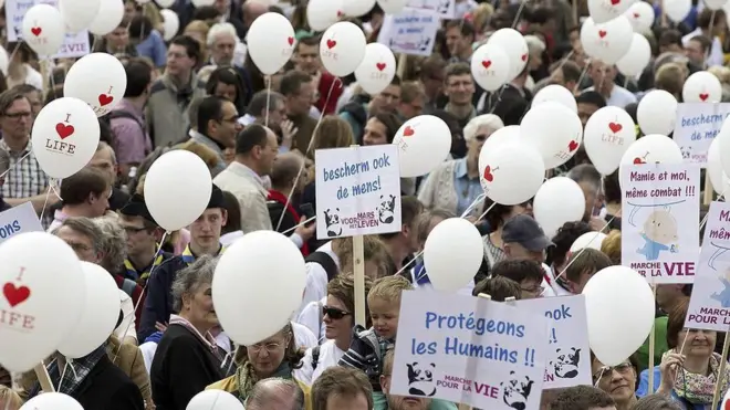 Активисты в Бельгии не раз проводили манифестации против эвтаназии