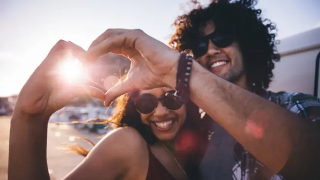 El amor es un sentimiento complejo que abarca una amplia gama de sensaciones.