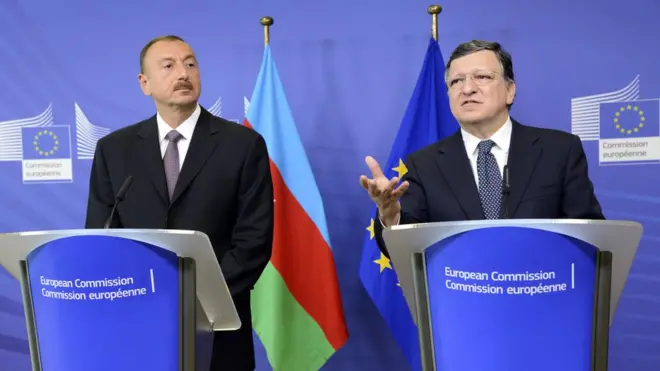 İlham Əliyev və Avropa Komissiyasının sabiq prezidenti Jose Manuel Barroso 2011-ci ilin yanvarında Cənub Qaz Dəhlizi üzrə Birgə Bəyannamə imzalayıb
