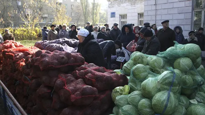 Овочами торгували і на "виборах" у Донецьку в листопаді 2014 року