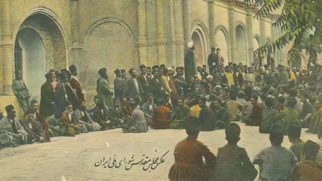 عکسی از نمایندگان اولین دوره مجلس شورای ملی ایران در بهارستان