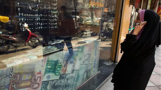 العملة الإيرانية تشهد تراجعا كبيرا