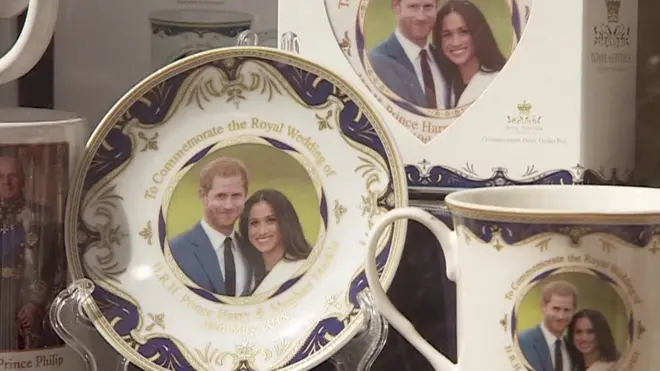 الأمير هاري يعقد غدا السبت قرانه على خطيبته الأمريكية ميغان ماركل. ينظم حفل الزفاف في قصر ويندسور أحد المقار الرئيسية لملكة بريطانيا.