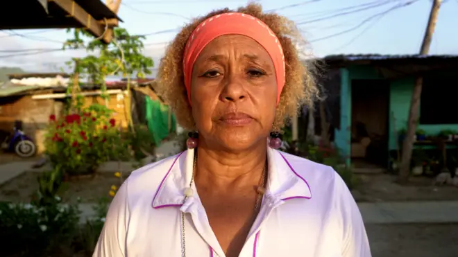 Fanny Escobar tiene 57 años. Dice que nació para morir.