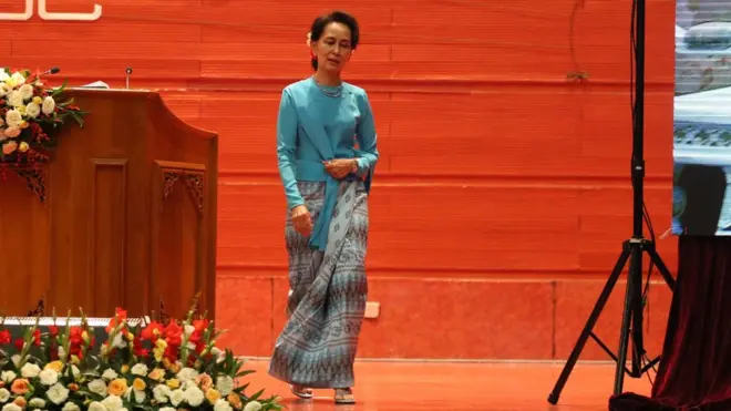 နိုင်ငံတော်အတိုင်ပင်ခံက ၂၀၂၀ အလွန် ငြိမ်းချမ်းရေးလုပ်ငန်းစဥ်တွေကို ပြောသွားခဲ့