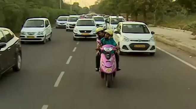 خواتین جو اس سروس کو استعمال کر رہی ہیں وہ کہتی ہیں پہلےگھر سے نکلتے ہوئے انھیں بہت ڈر لگتا تھا لیکن اب وہ اپنےآپ کو زیادہ خودمختار محسوس کرتی ہیں۔