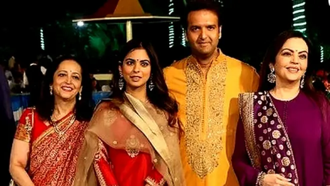 ईशा अंबानी