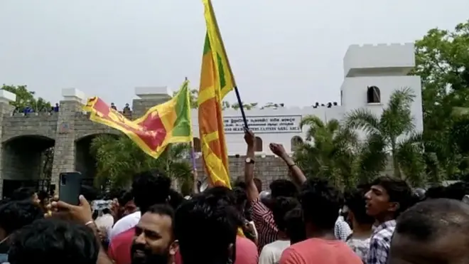 ත්‍රිකුණාමලය නාවික හමුදා කඳවුර වටලයි