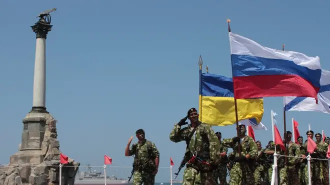 У 2013 році Україна та Росія ще разом святкували День українського флоту та ВМФ Росії в Севастополі (архівне фото)