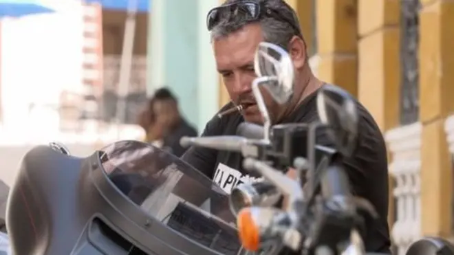 अर्नेस्टो ग्वेरा भी अपने पिता की ही तरह बाइक और सिगार पसंद करते हैं.