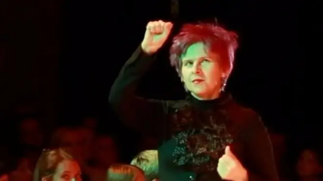 Актриса в спектакле “Прикасаемые”