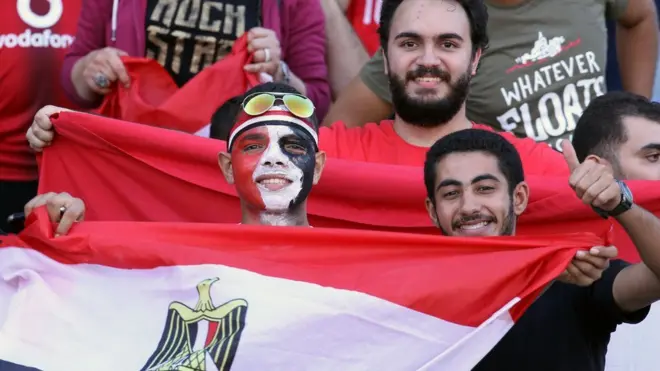 المصريون يحتفلون بالتأهل للمونديال بعد انتظار دام 27 عاما