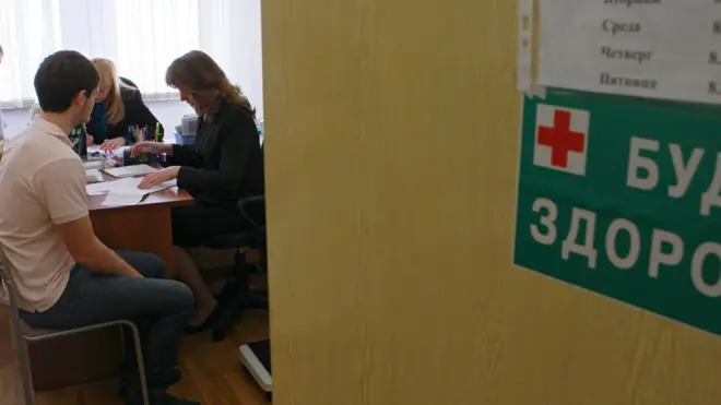 Помочь подросткам мог школьный психолог, считают в правительстве