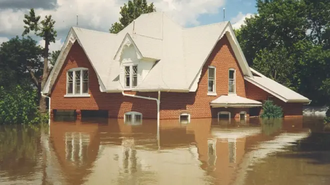 Alrededor del 90% de los edificios en Valmeyer resultaron dañados durante las inundaciones del verano de 1993.