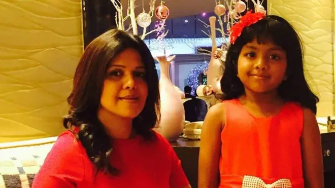 මැණික් සූරියආරච්චි සහ ඇයගේ දස හැවිදිරි දියණිය ඇලෙක්සැන්ඩ්‍රියා මීගමුව ශාන්ත සෙබස්තියන් දේවස්ථානයේ සිදු වූ ප්‍රහාරයෙන් මියගියහ