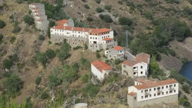 సాల్టో డి కేస్ట్రో గ్రామం