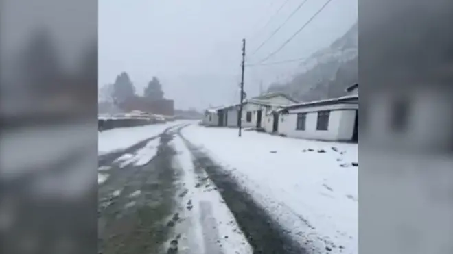 हिउ पर्यो फुरुरु...