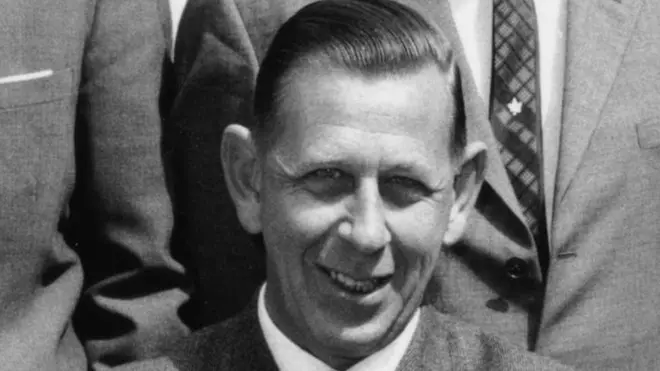 Кеннет Астон