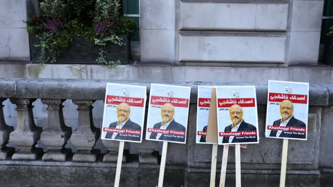 صور خاشقجي أمام مقر القنصلية السعودية في اسطنبول