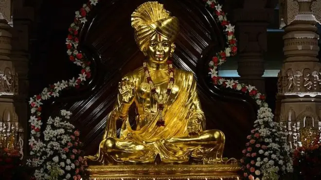 गांधीनगर के अक्षरधाम मंदिर में स्वामीनारायण जी की मूर्ति