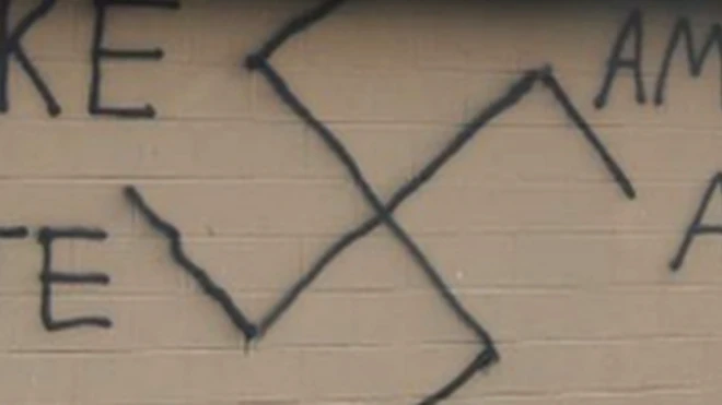 Calaamadan ayaa lagu arkay meelo badan