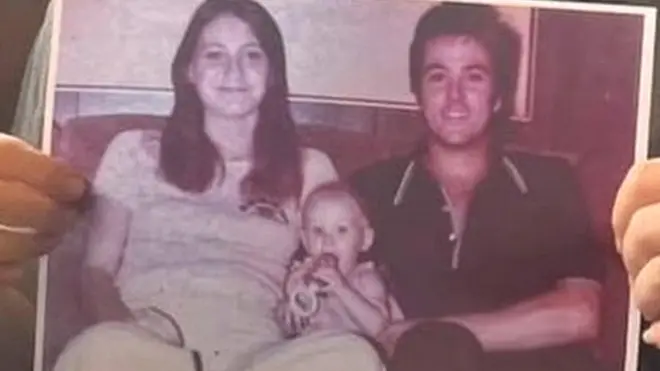 ہولی اپنے والدین کے ہمراہ