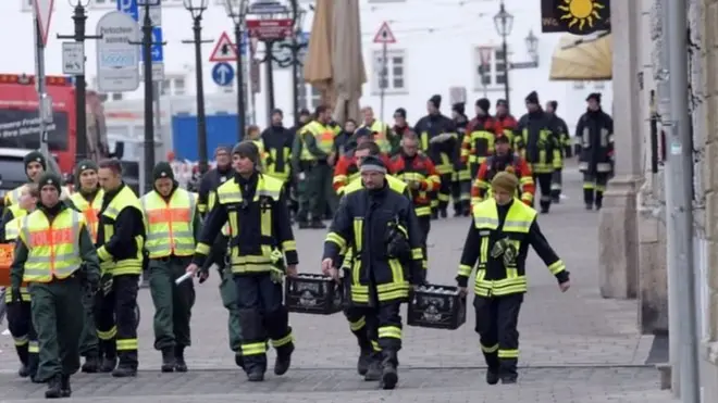 Salı günü Augsburg'un merkezinde yapılan bir inşaat çalışması sırasında 1,8 ton ağırlığında patlamamış bir bomba bulunmuştu