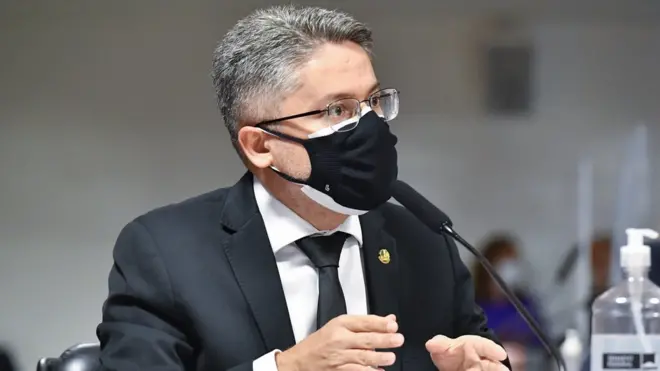 Para senador Alessandro Vieira, CPI conseguiu comprovar que governo Bolsonaro feztudo para não comprar vacinas