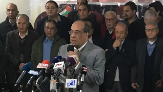 تحت شعار "خليك في بيتك" قالت الحركة إن ما يحدث لا يمت للانتخابات بصلة وأقرب إلى مسرحية عبثية