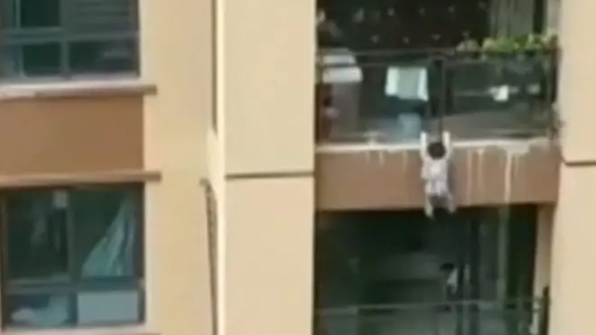 Ребенок перед прыжком