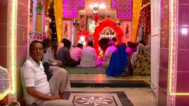 پاکستان کے صوبہ سندھ میں ہندو کمیونیٹی کی جانب سے اسلام قبول کرنے کی خبریں تو سامنے آتی رہی ہیں، جس میں ہندو رہنما اور تنظیمیں جبری مذہب کی تبدیلی کے الزامات بھی عائد کرتے ہیں،۔