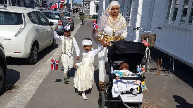 ራውዳ አሰፋ፣በክሪስቲያንሳንድ፣ ክሪስቲያን IV ጋታ መንገድ, የረመዳን መባቻ፣ የኖርዌይ ብሔራዊ ቀን ለማክበር