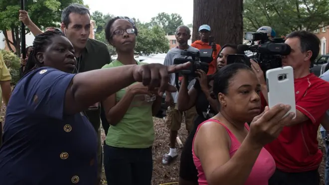 Ọtụtụ ndị ọrụ mgbasa ozi etufuola ndụ ha ebe ha na-arụ ọrụ ha