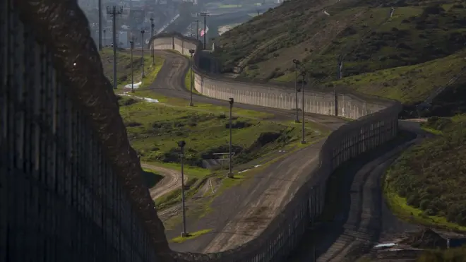 Trechos da fronteira dos EUA com o México já estão fechados