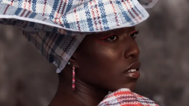 Mannequin portant Ghana Must Go