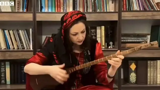 مژگان کاووسی