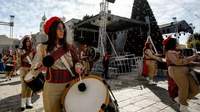 فرق كشفية تشارك في الاحتفالات