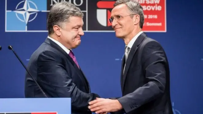 Петр Порошенко НАТОнун башкы катчысы Йенс Столтенберг менен.