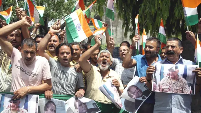 انڈیا میں فوجیوں کے مبینہ طور پر سر قلم کرنے کے کی خبر پر شدید ردعمل سامنے آیا ہے