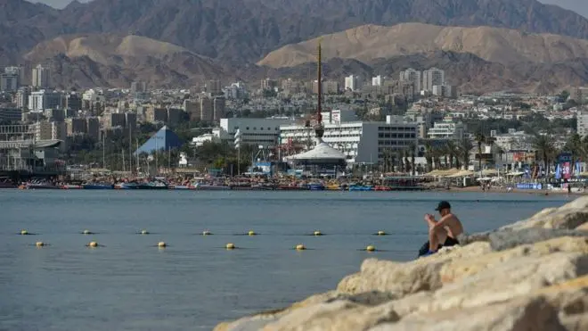 قال المشتبه به للشرطة إن أكثر من ثلاثين شخصاً متورطون في الحادث.