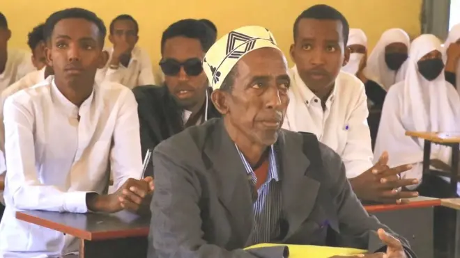 56 jir waxbarasho dib ugu laabtay