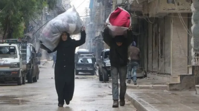 Незважаючи на те, що перемир'я порушили, мирні жителі продовжують збиратися в пунктах евакуації